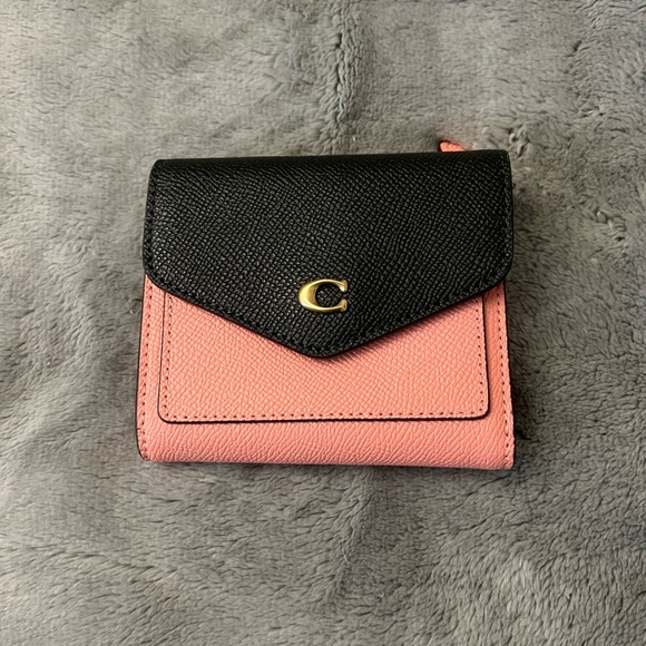 Pink and dark green wallet by Coach - Picture 7 of 7